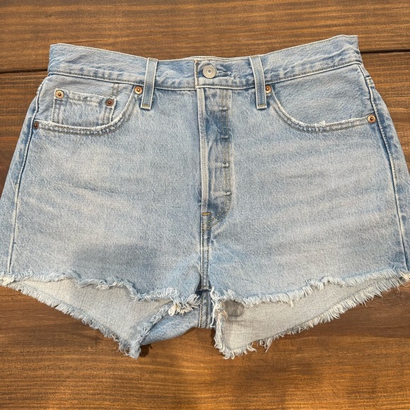 Levi Shorts - Picture 1 of 2